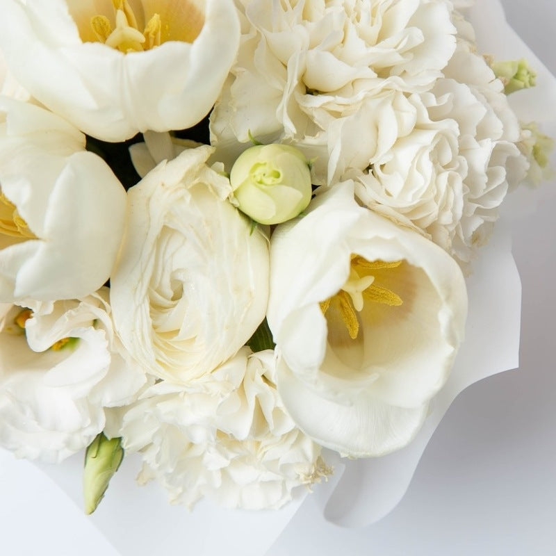 Florist Choice: Elegant White Bouquet - Cheerful Flowers